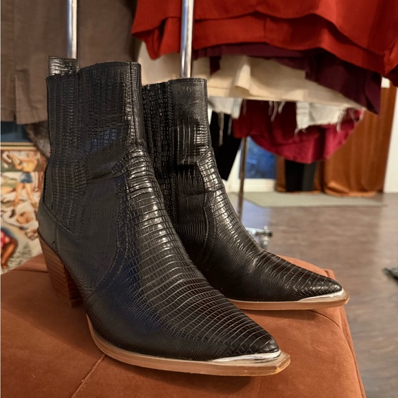 Black Textured Heeled Boots with Pointed Toe - Picture 3 of 4